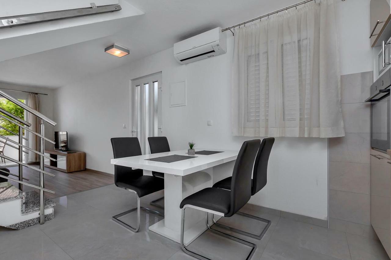 Apartmani R&B Radalj Makarska Buitenkant foto